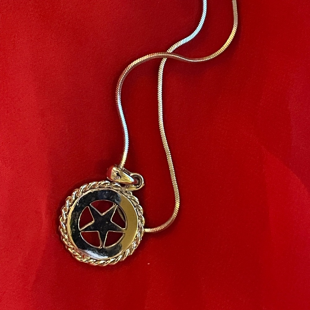 Lone Star Pendant and Chain ❤️